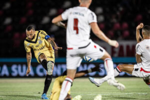 Lance de Botafogo-SP x Santos (foto: Raul Baretta/Santos)