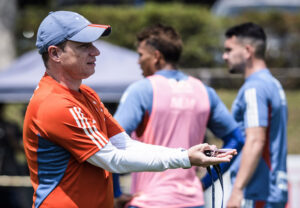 Fernando Seabra, técnico do Cruzeiro, em treino antes do jogo contra o Libertad (foto:  Gustavo Aleixo/Cruzeiro)