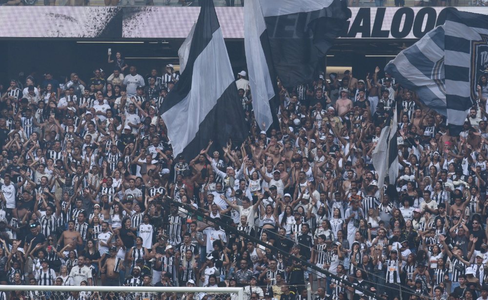 Torcedores do Atlético na Arena MRV durante vitória sobre o Bragantino (foto: Gladyston Rodrigues/EM/D.A Press)