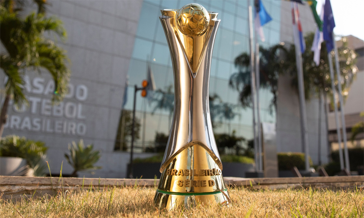 Troféu da Série D do Campeonato Brasileiro (foto: Lucas Figueiredo/CBF)