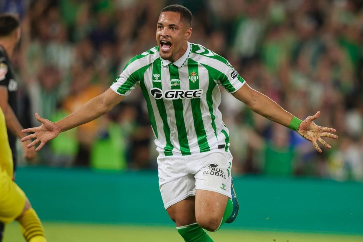 vitor roque comemorando gol (foto: Divulgação / Betis)