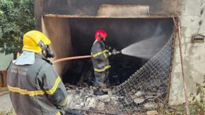 Fábrica de móveis é destruída por incêndio em Governador Valadares