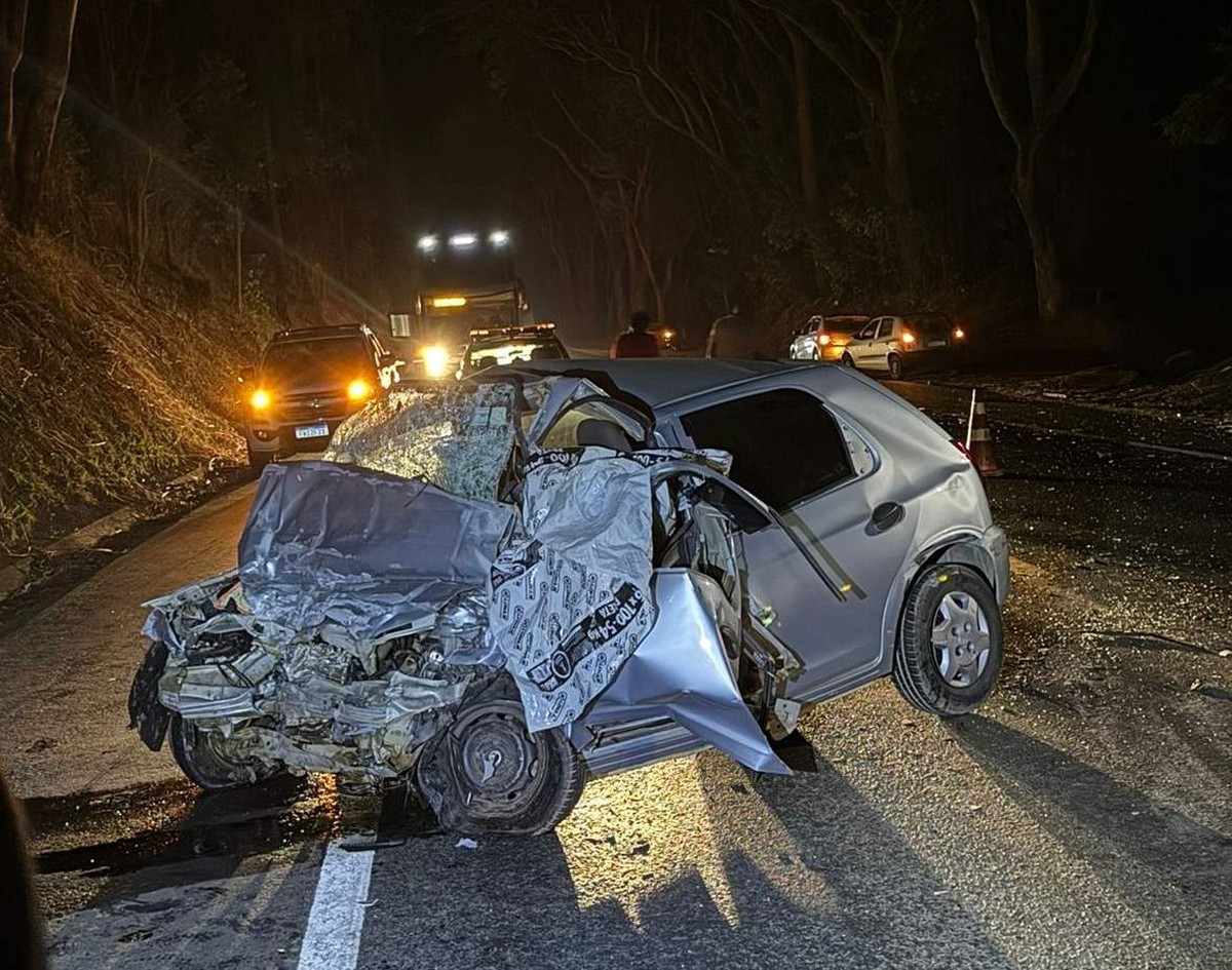 Motorista morre após batida frontal entre carro e caminhão na BR-116 em Manhuaçu