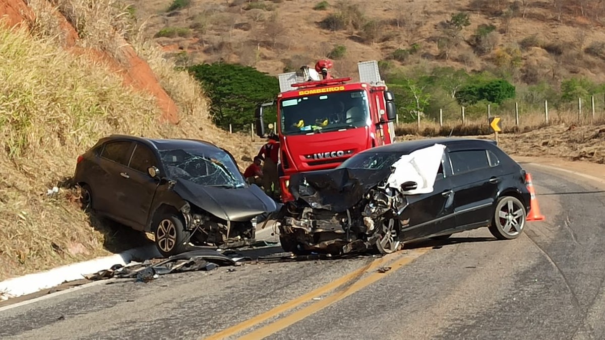 Batida frontal deixa uma pessoa morta, na BR-259, em Governador Valadares