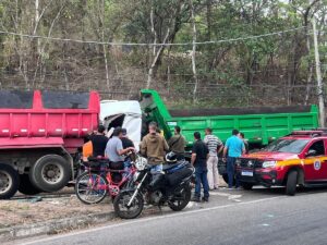 Batida entre dois caminhões e um carro deixa uma pessoa ferida no trecho urbano da BR-381, em Ipatinga | Vales de Minas Gerais