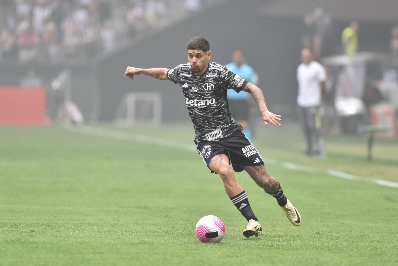 Lance do jogo entre Atlético e Vitória (foto: Ramon Lisboa/EM/D.A Press)