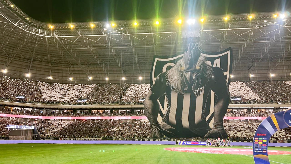 Mosaico de torcedores do Atlético antes de jogo contra o São Paulo, pela Copa do Brasil, na Arena MRV - (foto: Edésio Ferreira/EM/D.A Press)