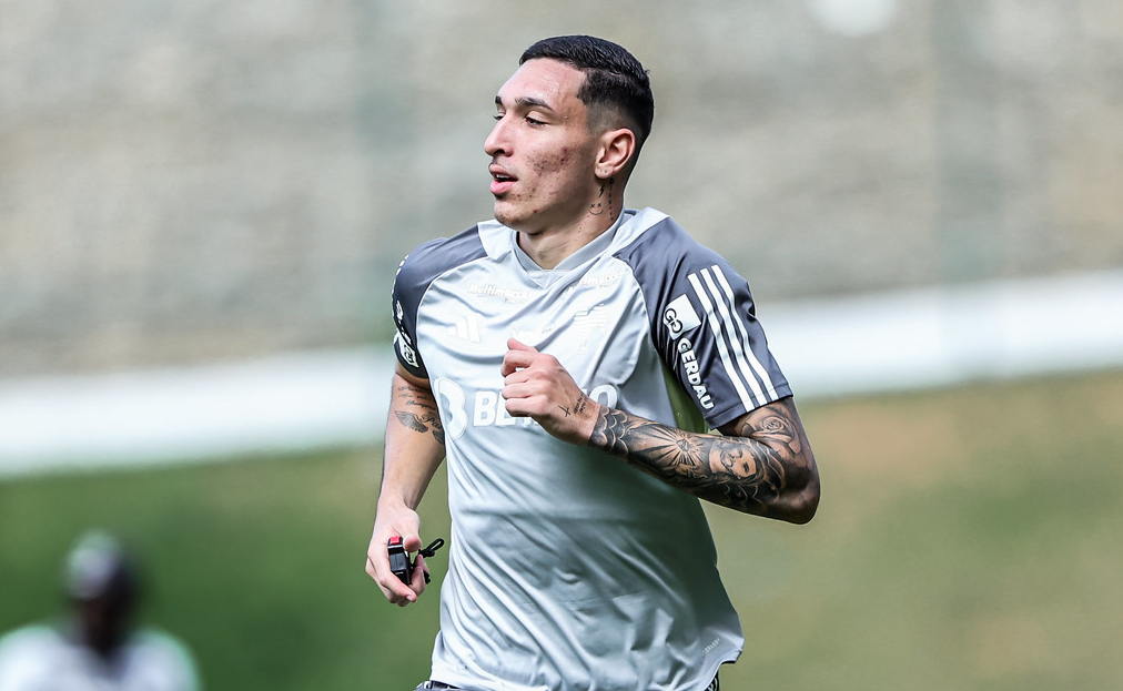 Paulo Vitor durante o treino do Atlético na Cidade do Galo (27/5) - (foto: Pedro Souza/Atlético)