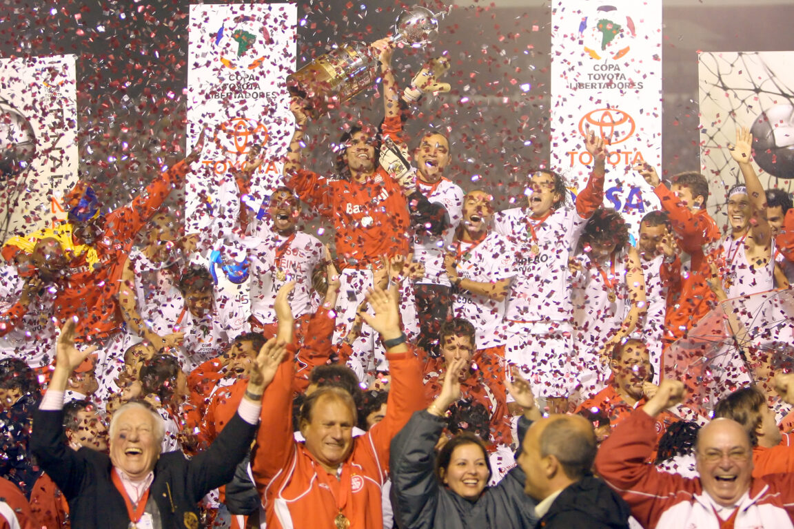 Jogadores do Internacional comemoram título da Libertadores - (foto: Divulgação / Internacional )