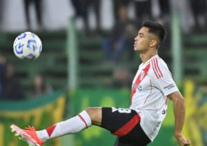 Atlético de olho: destaque do River volta a jogar após 10 meses