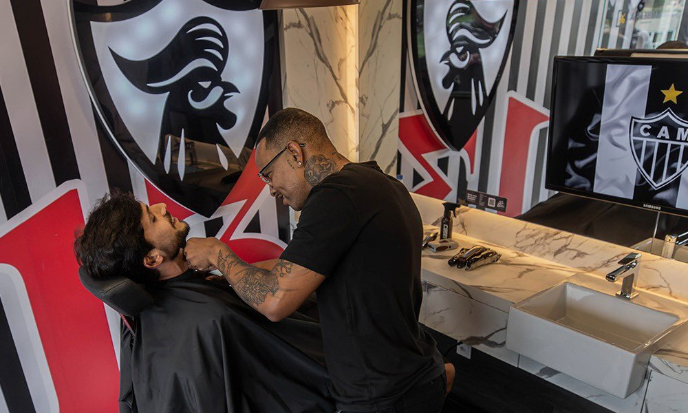 Atlético inaugura barbearia para jogadores e funcionários na Cidade do Galo