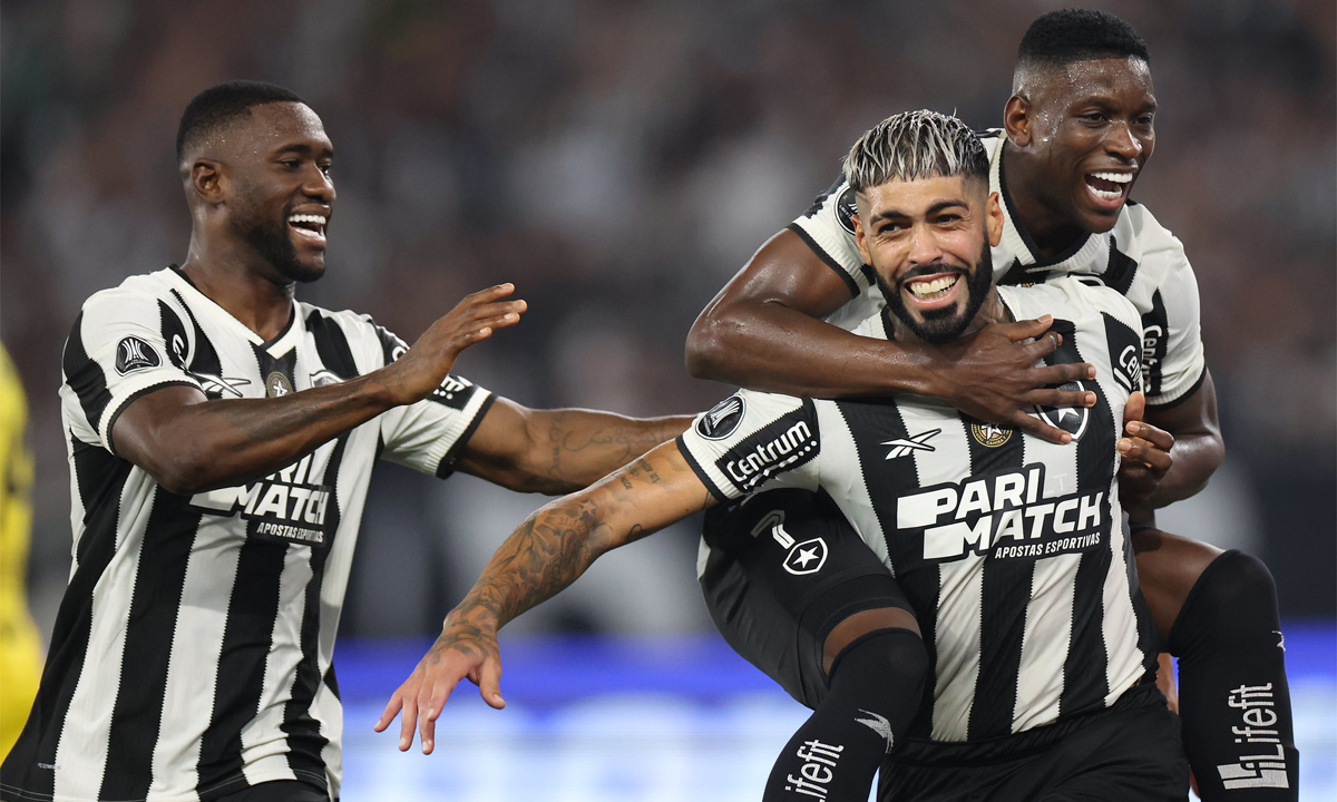 Jogadores do Botafogo celebram gol de Alexander Barboza - (foto: Vitor Silva/Botafogo)