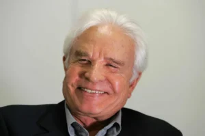 Cid Moreira, renomado jornalista e ícone da comunicação brasileira, morre aos 97 anos