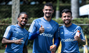 Wesley Gasolina, Zé Ivaldo e Matheus Henrique em treino do Cruzeiro (foto: Gustavo Aleixo/Cruzeiro)