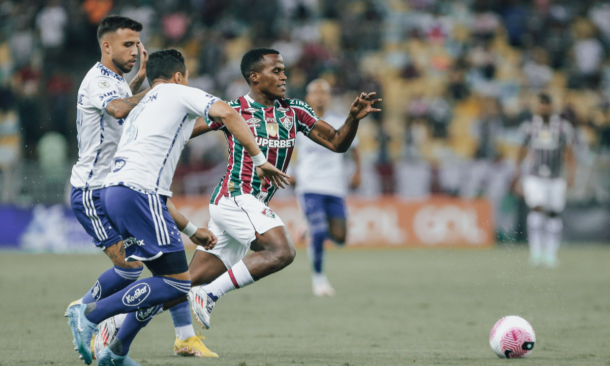 Cruzeiro desperdiça chances, perde para Fluminense e ainda busca ‘estilo Diniz’