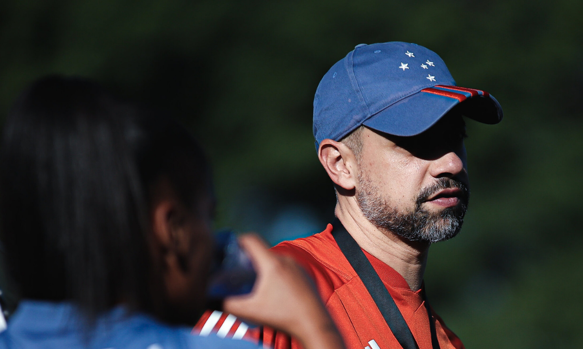 Cruzeiro renova com Jonas Urias, técnico do time feminino