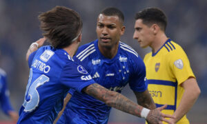 Walace em comemoração de gol contra o Boca Juniors (foto: Douglas Magno/AFP)