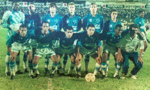 Jogadores do Cruzeiro em foto antes de jogo com Olimpia em 1995 (foto: Euler Junior/EM/D.A.Press)