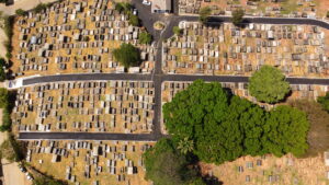 Cemitério de Fabriciano recebe obras de pavimentação e se prepara para o Dia de Finados