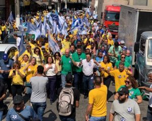 ELEIÇÕES 2024: Doutor Renato e Ernany, com apoio de deputados, realizam a “Caminhada da Vitória” no Centro Comercial