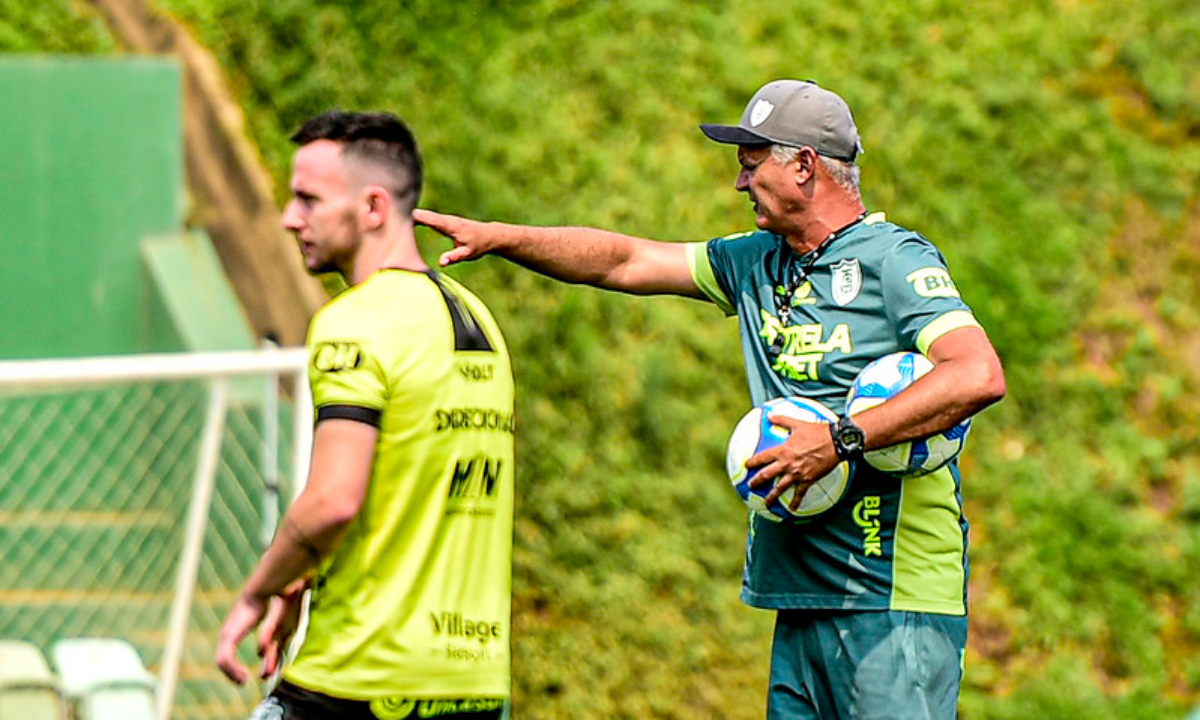 América em treino no CT Lanna Drumond (foto: Mourão Panda/América)