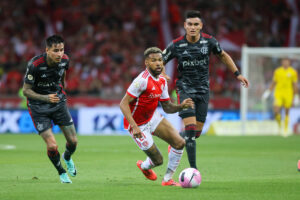 Lance de Internacional x Flamengo (foto: Ricardo Duarte/Internacional)