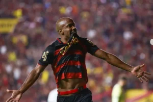 Jogador do Sport comemorando gol (foto: Paulo Paiva/ Sport Recife)