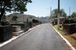 Cemitério de Fabriciano recebe obras de pavimentação e se prepara para o Dia de Finados