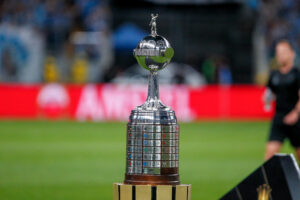 Troféu da Libertadores (foto: Lucas Uebel/Grêmio)