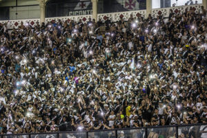 Torcida do Vasco em São Januário (foto: Daniel RAMALHO/CRVG)