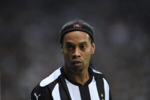 Ronaldinho Gaúcho com a camisa do Atlético (foto: Alexandre Guzanshe/EM/D.A Press)