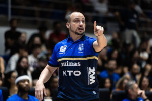 Leo Costa, técnico do Minas em quadra (foto: Hedgard Moraes/MTC)