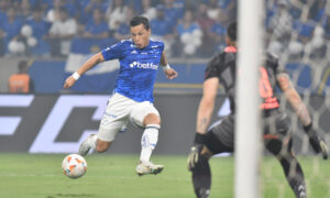 Marlon em jogo do Cruzeiro (foto: Alexandre Guzanshe/EM/D.A.Press)