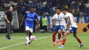 Meio-campista volta a atuar pelo Cruzeiro após dois anos e meio