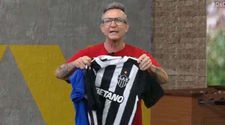 Neto exibe camisas de Atlético e Cruzeiro e elogia: ‘Parabéns a Minas Gerais’