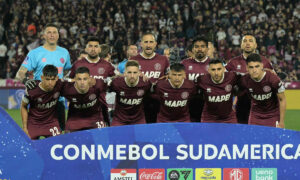 Reforço do Lanús joga 45 minutos, sente dores e vira desfalque contra Cruzeiro