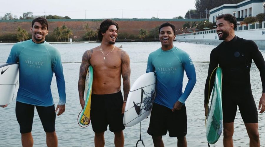 Jogadores e surfista (foto: Divulgação / Lucas Paquetá)