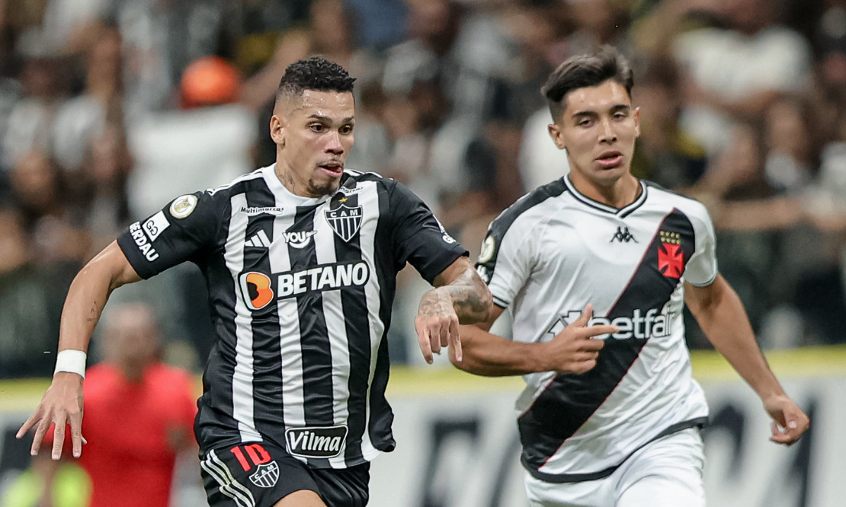 Paulinho em lance de Atlético x Vasco no Brasileiro (foto: Pedro Souza/Atlético)