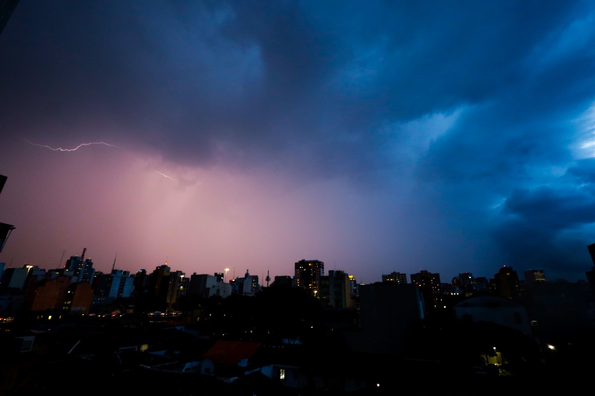 INMET divulga alerta de chuvas intensas para 81 cidades do Leste de Minas; veja quais