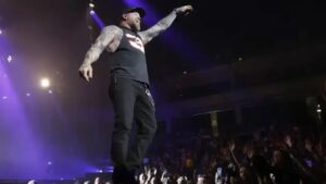 Brantley Gilbert Sai Correndo do Palco para Ver Filho Nascer