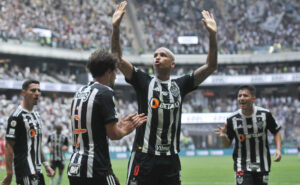 Deyverson comemora gol pelo Atlético diante do Bragantino (foto: Gladyston Rodrigues/EM/D.A Press)