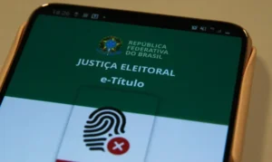 Posso levar o celular para a seção de votação? E tirar foto na urna?