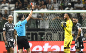 Everson, goleiro do Atlético, foi expulso no empate com o Vitória (foto: Ramon Lisboa/EM/D.A Press)