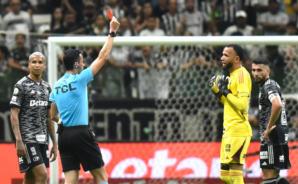 Everson, goleiro do Atlético, foi expulso no empate com o Vitória - (foto: Ramon Lisboa/EM/D.A Press)