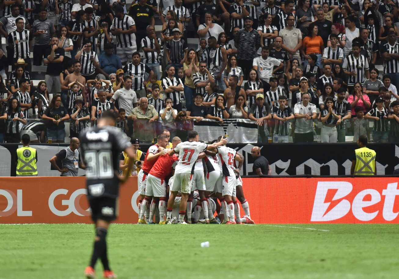 Jogadores do Vitória comemoram gol (foto: Ramon Lisboa/EM/D.A Press)