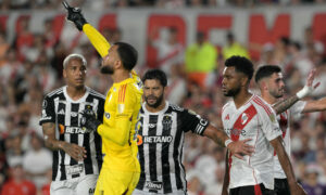 Atlético segurou a pressão do River Plate e garantiu vaga na final da Libertadores (foto: JUAN MABROMATA / AFP)