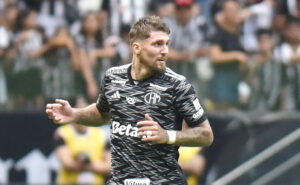 Zagueiro Lyanco em ação pelo Atlético (foto: Ramon Lisboa/EM/D.A Press)