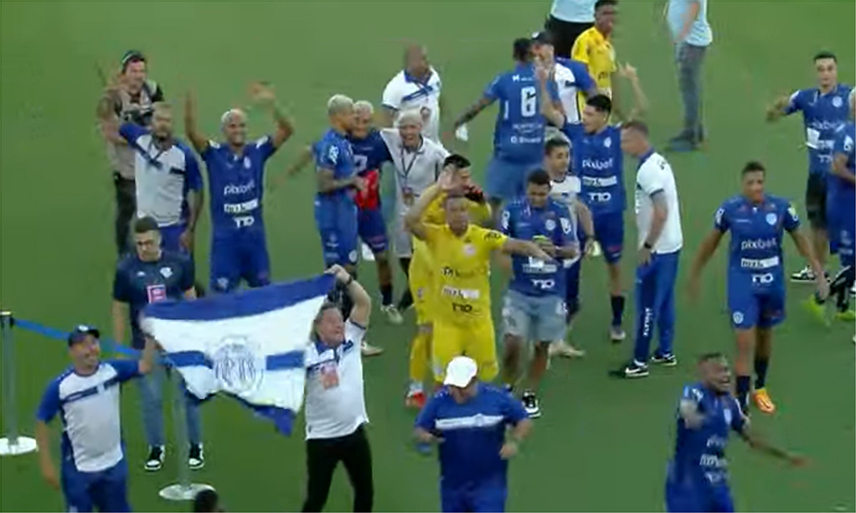 Atlético Monte Azul comemora título da Copa Paulista (foto: Reprodução/Paulistão TV)