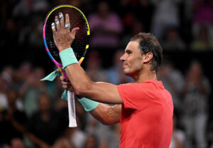 Rafael Nadal cumprimenta a plateia (foto: William WEST / AFP)