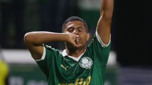 Gilberto, do Palmeiras, comemorando gol diante do Cruzeiro, pela Copa do Brasil Sub-20 (foto: Fabio Menotti)